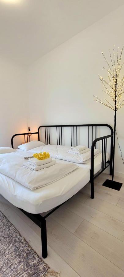 Bast 17 Dom Duzy Parking , Mandoria , Ptak , 2 Sypialnie Lub 1 Sypialnia, Taras , Autostrada A1, Kalinowskiego 17E Wifi Лодзь Экстерьер фото